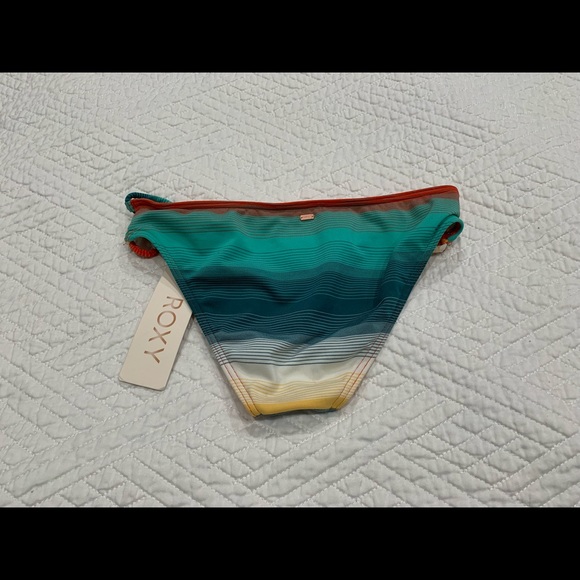 NWT Medium Roxy Swim Bottom - Picture 2 of 3